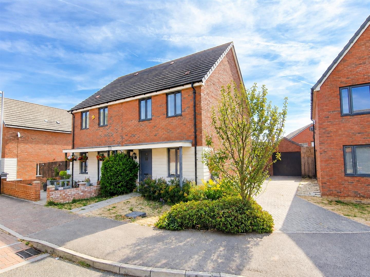 3 bed property in Arthur Black Way, Bedford